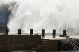 Bão Haiyan mạnh hết cấp dự báo, gây mưa lớn đến Hà Nội