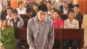 Về quê chơi, nam sinh đâm chết trai làng