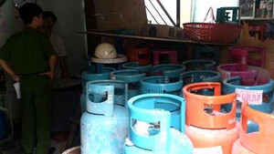 Hà Nội: Nổ cửa hàng gas, một người bị thương nặng