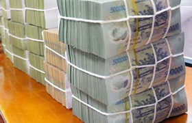 Cán bộ ngân hàng tráo tiền vàng mã lấy ngoại tệ