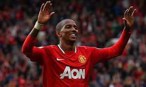 Ashley Young trơ trẽn, MU kém tài Arsenal