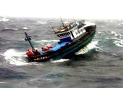 Liên tiếp tàu cá miền Trung bị nạn trên biển