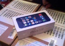 Đại gia cưới vợ, tặng khách iPhone 5S