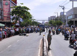 Cô gái trẻ chết thương tâm dưới bánh xe bồn