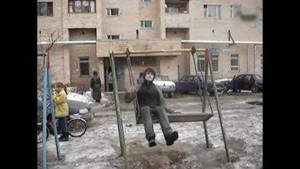 Chưa bao giờ chơi xích đu lại gây choáng đến thế