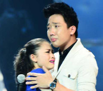 Trấn Thành lại khóc lóc sau nghi án 'trai cong'