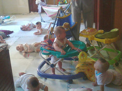 Đầu độc 20 trẻ em, nhân viên trại trẻ mồ côi bị bắt