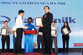 Sữa IZZI Ngon S+ nhận giải tin dùng và yêu thích 2013