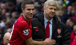 Van Persie ăn mừng: Đã yêu phải nói lời cay đắng
