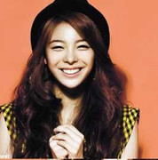 Ca sỹ Hàn Aliee bị tung ảnh nóng trên báo