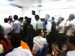 Bán hàng đa cấp: Ăn khoai lang, để tiền mua giày, áo vest