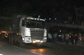 Băng qua đường quốc lộ, bị xe tải đâm tử vong