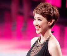 Vì đâu MC The Voice thành 'thảm họa' bị 'ném đá'?