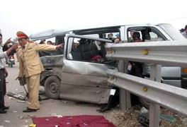 Nữ công nhân quên mình cứu đoàn tàu thoát nạn