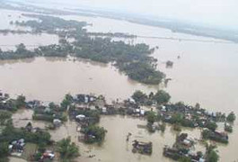Miền Trung: 9 người thương vong, hàng vạn hộ dân chìm trong lũ