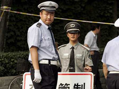Trung Quốc: Sát hại cảnh sát bằng dao, rìu
