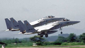 Máy bay ném bom Nga áp sát, Nhật báo động không quân