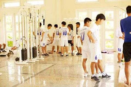 Chờ đấu Barca, quân bầu Đức luyện cơ bụng 6 múi