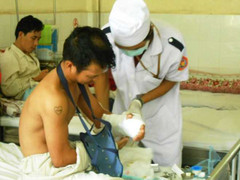 Giang hồ Sài Gòn chém đứt lìa cánh tay một công nhân