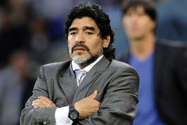 Maradona 'xem giò' tuyển Việt Nam