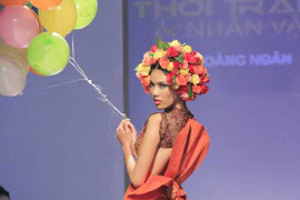 Siêu mẫu Lan Khuê ấn tượng với đầu hoa