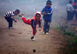 Gió mùa tăng cường gây mưa rét ở Bắc Bộ