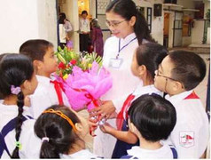 Dở khóc dở cười chuyện tặng quà giáo viên 20/11