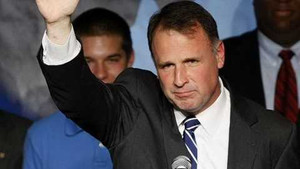 Thế giới 24h: Nghị sĩ Mỹ bị con trai đâm