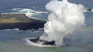 Video: Hòn đảo mới mọc lên sau núi lửa ở Nhật Bản