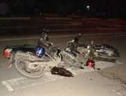 Xe máy đâm nhau phát nổ, 3 người bị thiêu chết