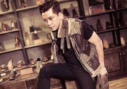 Tuấn Hưng bụi bặm trong bộ sưu tập giày siêu 'chất'