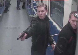 Clip: Sát thủ ra tay trên tàu điện ngầm ở Nga