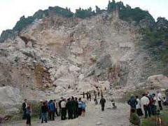 Sạt lở núi, 4 người bị chôn vùi