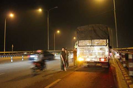 Xe tải tông xe máy, người đàn ông chết thảm