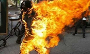 Thiêu chết chồng, bình thản bế con về nhà ngủ