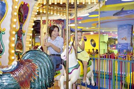 “Trải nghiệm hè giữa mùa đông” tại VMM Royal City