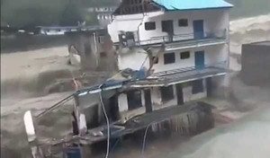 Video: Sạt lở làm 4 người chết và mất tích ở Phú Yên