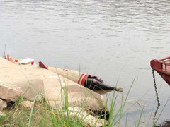 Phát hiện 1 người chết trôi trên sông Hồng