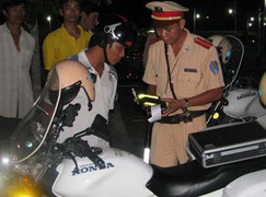 Sẽ bỏ 'phần trăm' cho lực lượng xử phạt giao thông từ 1/12