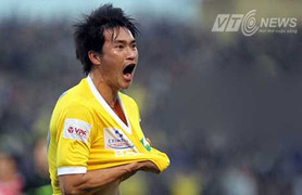 Về SLNA, Công Vinh nhận lương bao nhiêu?