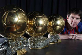 Ở tuổi Ronaldo, Messi đừng mơ bóng vàng