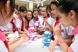 Trải nghiệm Robot nhảy TOSY trong 'Tự hào Việt Nam'