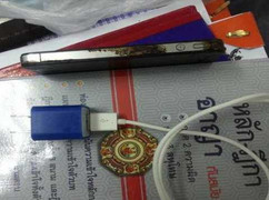 Tử vong vì vừa gọi điện vừa sạc iPhone