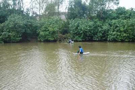 Nghi vấn thi thể nữ sinh Đại học Luật trôi sông