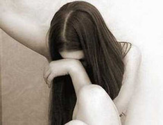 Sinh con ngay lúc bán dâm, khách làng chơi bỏ chạy