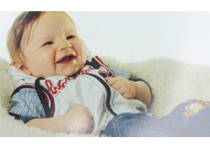 Nằm trong cũi, bé trai 9 tháng tuổi tử vong