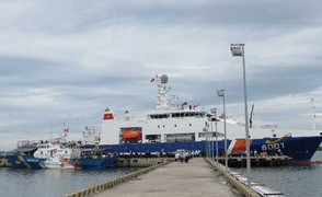 Cảnh sát biển Việt Nam nhận tàu tuần tra CSB 8001