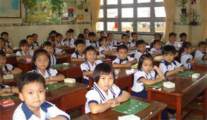 Chiếm đoạt gần 2 tỷ đồng, hiệu trưởng bị bắt