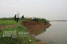 Hải Dương lại bất an: Cát tặc đánh chết người, dân nhấn chìm tàu