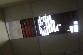 TP.HCM: Nghi vấn máy bay hạ cánh gây tốc mái nhà